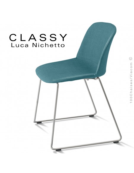 Chaise confort design CLASSY, piétement type luge chromé brillant, assise et dossier mousse habillage tissu Medley.
