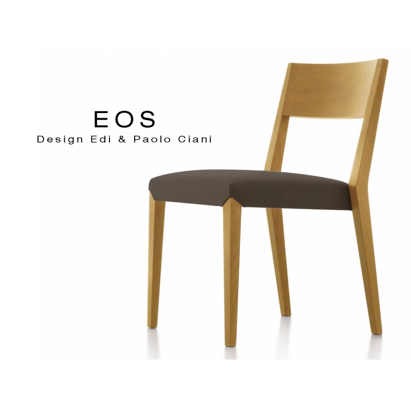 Chaises EOS design en bois, vernis hêtre naturel, assise capitonnée marron.