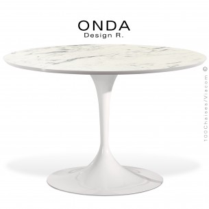 Table design ronde ONDA, plateau stratifié marbre de Carrare, chant blanc, piétement trompette peint blanc.