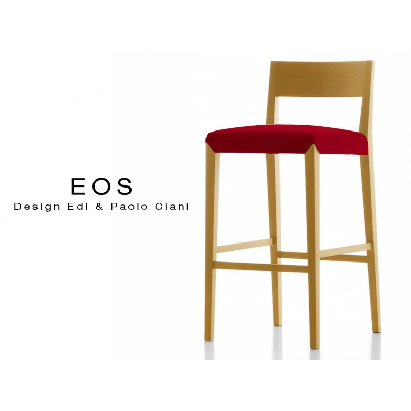 Tabouret EOS design en bois, vernis hêtre naturel, assise capitonnée rouge.