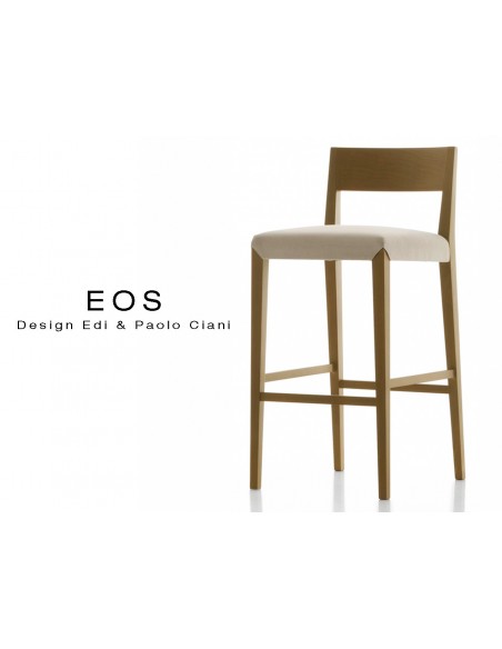 Tabouret EOS design en bois, vernis noyer moyen, assise capitonnée crème.