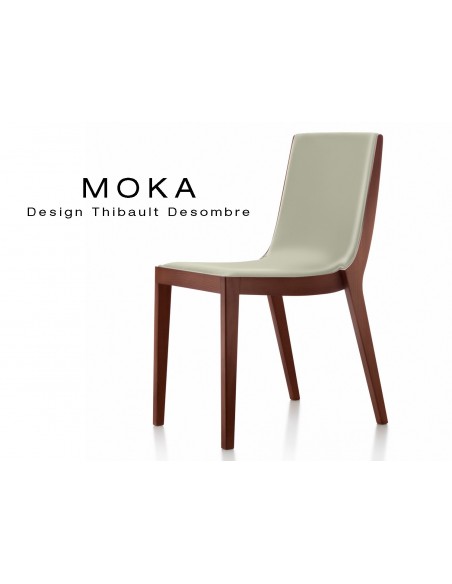 Chaise design MOKA en bois, vernis acajou, assise rembourrée, capitonnée cuir écru.