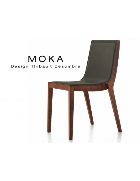 Chaise design MOKA en bois, vernis acajou, assise capitonnée cuir couvrant collé chocolat.