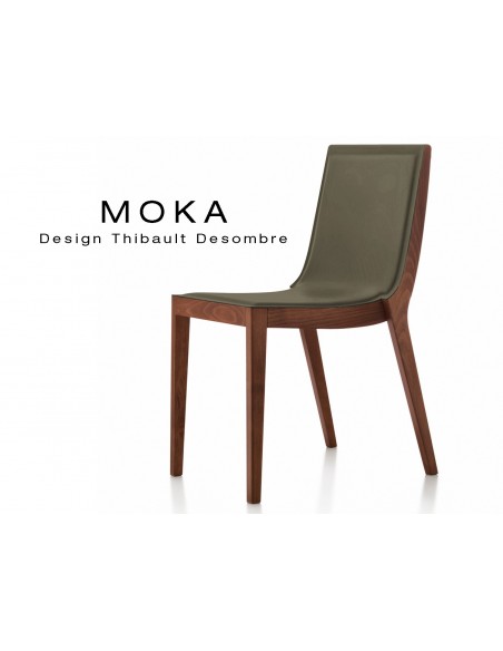 Chaise design MOKA en bois, vernis acajou, assise capitonnée cuir couvrant collé havane.