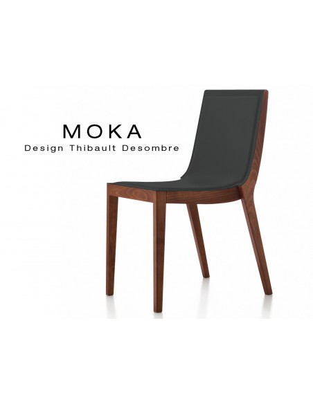 Chaise design MOKA en bois, vernis acajou, assise capitonnée cuir couvrant collé noir.