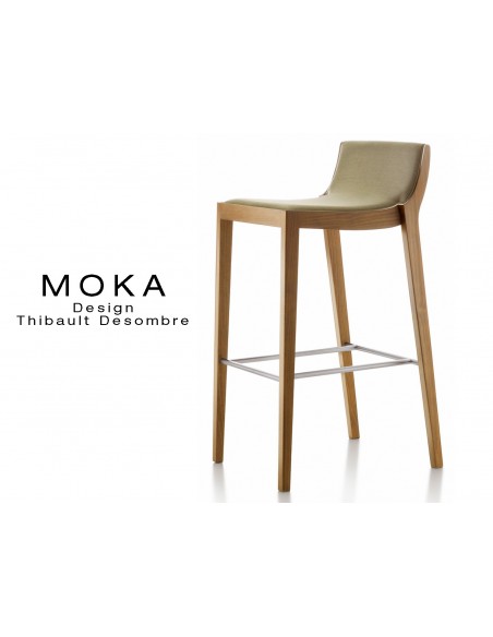 Tabouret design MOKA, finition bois vernis noyer moyen, assise capitonnée tissu chanvre.