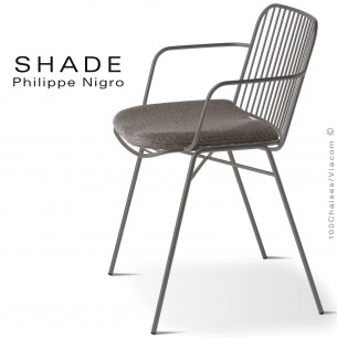 Fauteuil SHADE, structure 4 pieds en tube, assise et dossier en tige d'acier finition peinture Etain avec coussin d'assise.