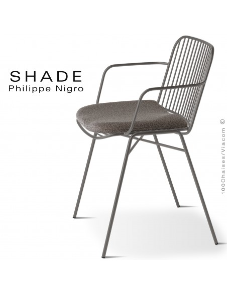 Fauteuil SHADE, structure 4 pieds en tube, assise et dossier en tige d'acier finition peinture Etain avec coussin d'assise.