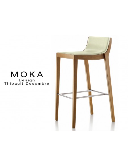 Tabouret design MOKA en bois finition noyer moyen, assise capitonnée cuir couvrant collé couleur blé.