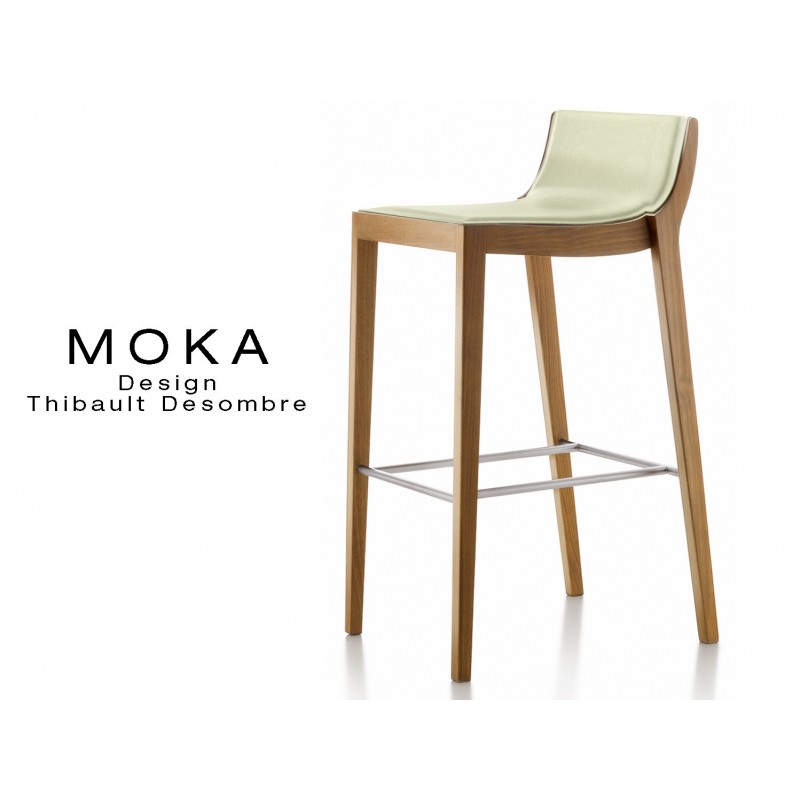 Tabouret design MOKA en bois finition noyer moyen, assise capitonnée cuir couvrant collé couleur blé.