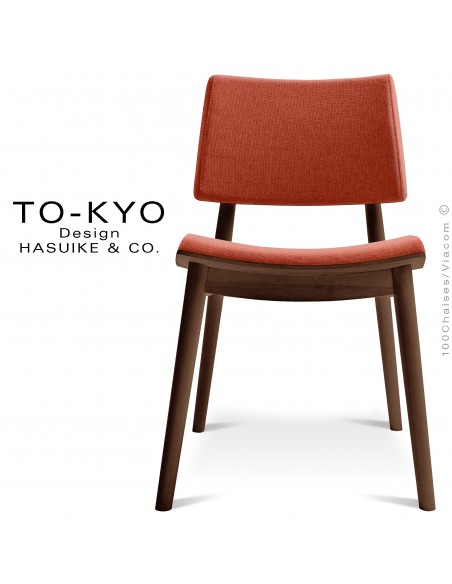 Chaise luxe design TOKYO, structure bois massif teinté brun, assise et dossier tissu gamme Medley couleur brique orange.