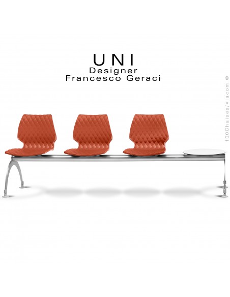 Banc ou assise sur poutre UNI, 3 places, assise couleur rouge Corail, piétement peint gris aluminium.