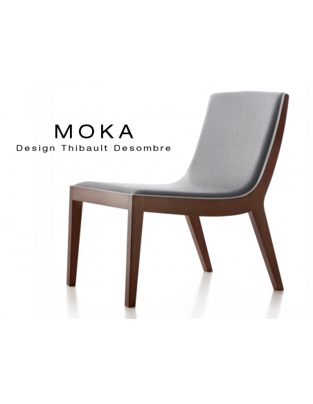 Fauteuil lounge design MOKA en bois finition acajou, assise capitonnée tissu gris.