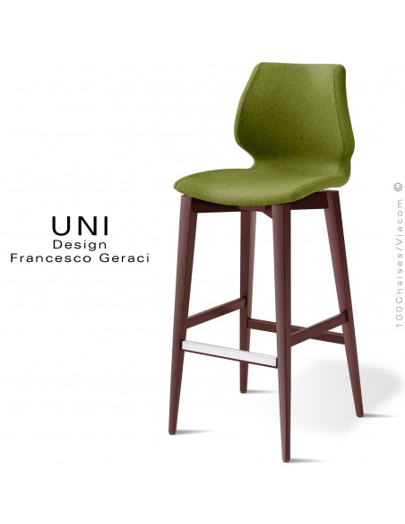 Tabouret de bar confort UNI, piétement bois teinté brun, assise et dossier garnis de mousse, habillage tissu couleur vert kaki.