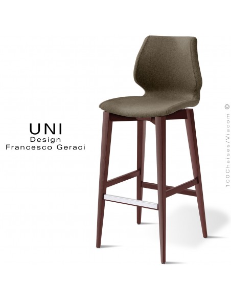 Tabouret de bar confort UNI, piétement bois teinté brun, assise et dossier garnis de mousse, habillage tissu couleur marron.