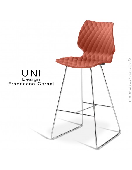 Tabouret design de bar UNI, piétement luge chromé brillant, assise coque plastique couleur rouge corail.