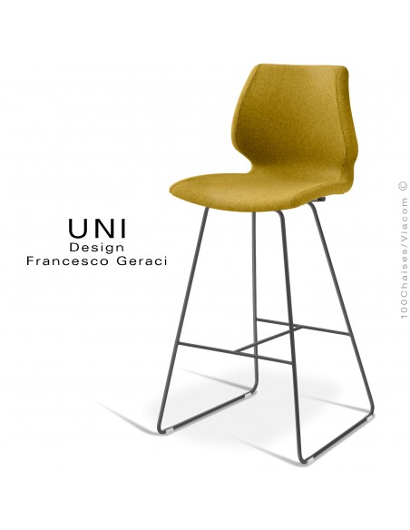 Tabouret UNI, piétement acier peint noir, assise plastique effet matelassé, habillage tissu Medley couleur jaune.