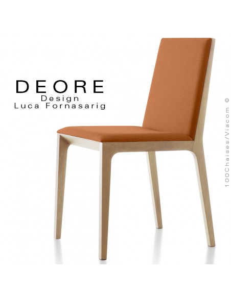Chaise DEORE, structure bois vernis naturel, assise et dossier garnis de mousse habillage tissu king-L couleur orange.