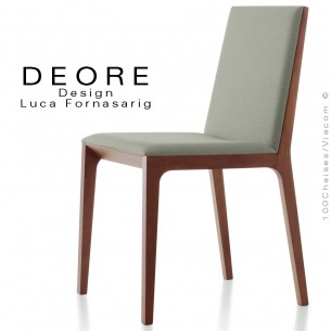 Chaise DEORE, structure bois vernis noyer, assise et dossier garnis de mousse habillage tissu king-L couleur vert pâle.