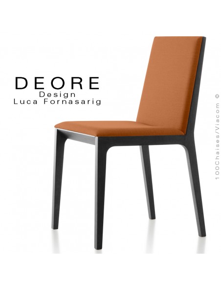 Chaise DEORE, structure bois vernis wengé, assise et dossier garnis de mousse habillage tissu king-L couleur orange.