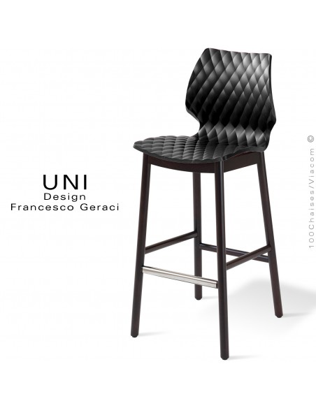 Tabouret de bar design UNI, piétement bois vernis wengé, assise coque plastique couleur noir.