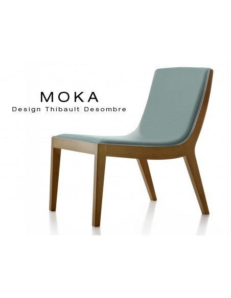 Fauteuil lounge design MOKA en bois finition noyer moyen, assise capitonnée cuir couleur gris perle.