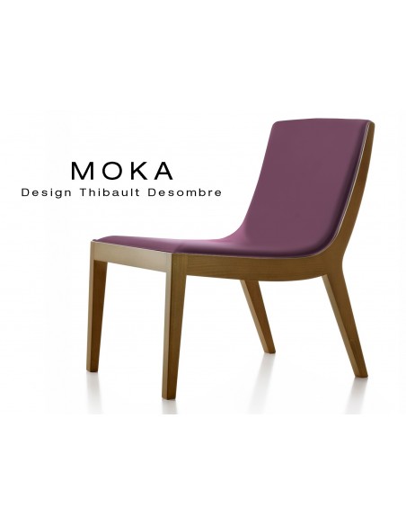 Fauteuil lounge design MOKA en bois finition noyer moyen, assise capitonnée cuir couleur groseille.