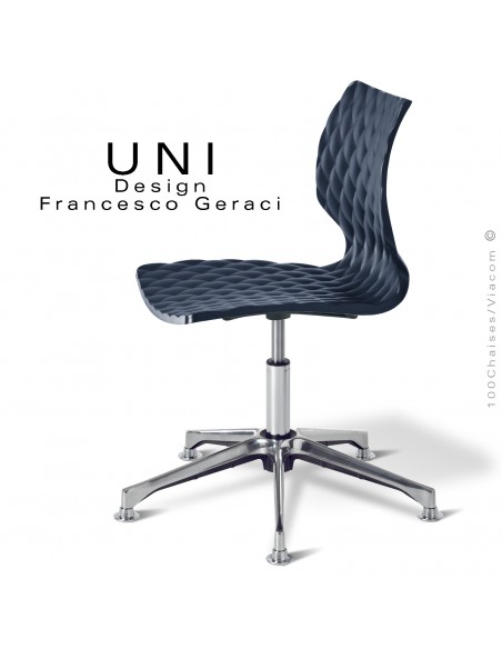 Chaise de bureau pivotante avec vérin d'élévation de l'assise plastique couleur anthracite sur piétement aluminium brillant.