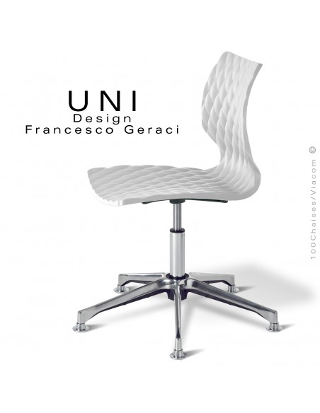 Chaise de bureau pivotante avec vérin d'élévation de l'assise plastique couleur blanche sur piétement aluminium brillant.