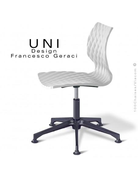 Chaise de bureau pivotante avec vérin d'élévation de l'assise plastique couleur blanche sur piétement aluminium noir.