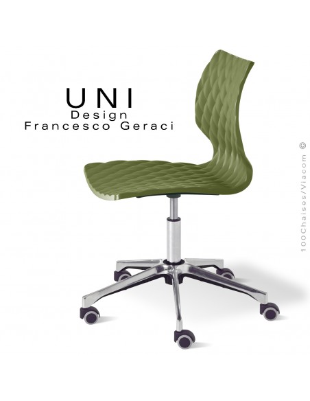 Chaise de bureau sur roulettes UNI, assise coque couleur plastique vert olive, piétement aluminium brillant.