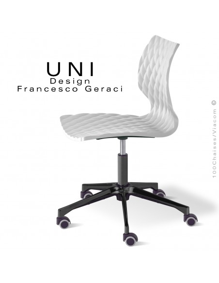 Chaise de bureau sur roulettes UNI, assise coque couleur plastique blanc, piétement aluminium noir.