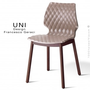 Chaise UNI, piétement bois teinté brun, assise coque effet matelassé couleur gris tourterelle.
