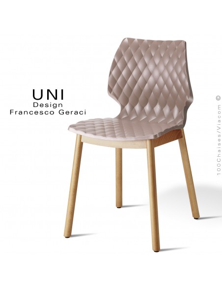 Chaise UNI, piétement bois teinté châtaignier, assise coque effet matelassé couleur gris tourterelle.