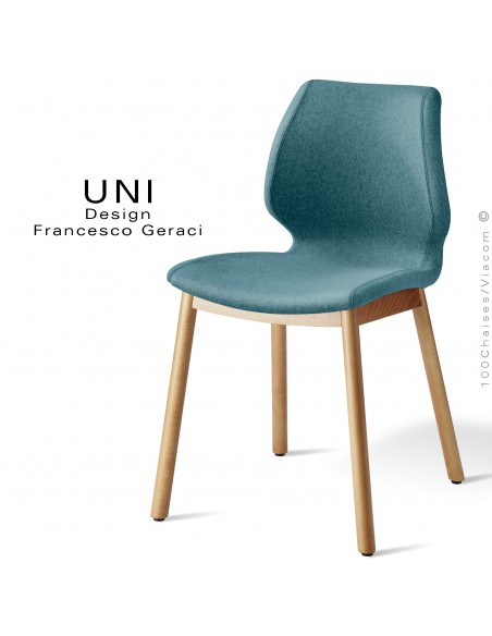 Chaise UNI, pieds bois de hêtre teinté châtaignier, assise et dossier garnis, habillage tissu Medley couleur bleu clair.