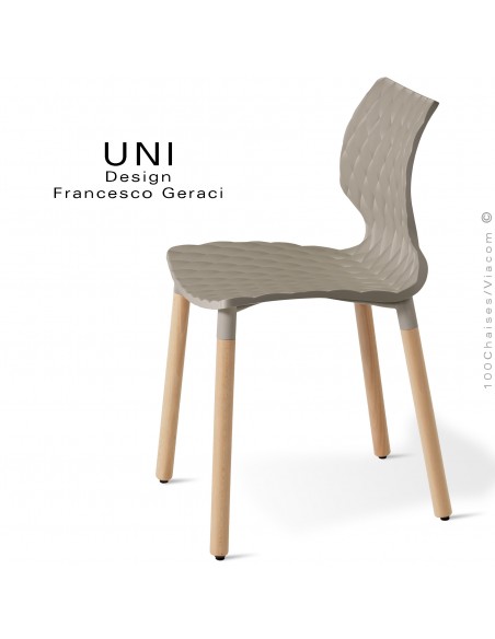 Chaise UNI, piétement bois de hêtre rond, vernis châtaignier. Assise coque plastique effet matelassé couleur gris tourterelle.