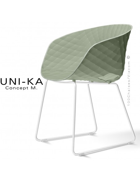 Fauteuil design UNIKA, coque plastique couleur vert pistache effet matelassé, piétement luge peint blanc.