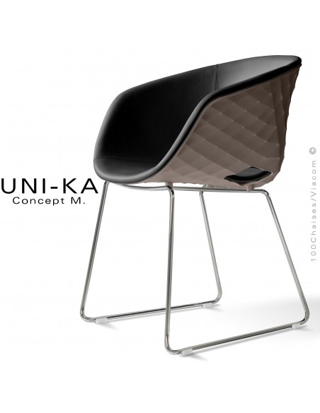 Fauteuil chic et tendance UNIKA, piétement luge chromé brillant, coque plastique couleur argile, cuir noir.