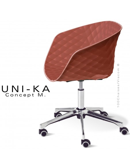 Fauteuil de bureau chic UNIKA, piétement aluminium brillant avec roulettes sur vérin à gaz. Assise couleur rouge corail.