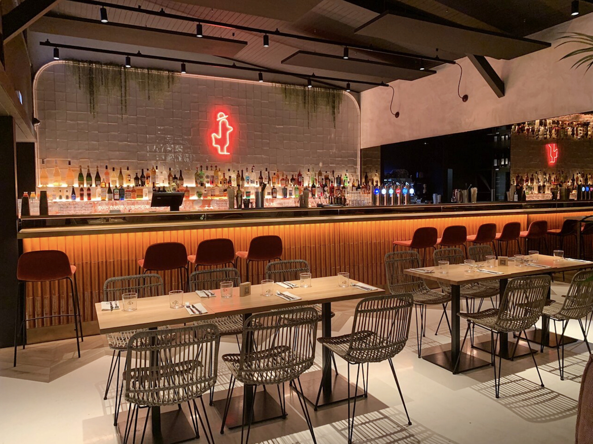 Tables de restaurant carées