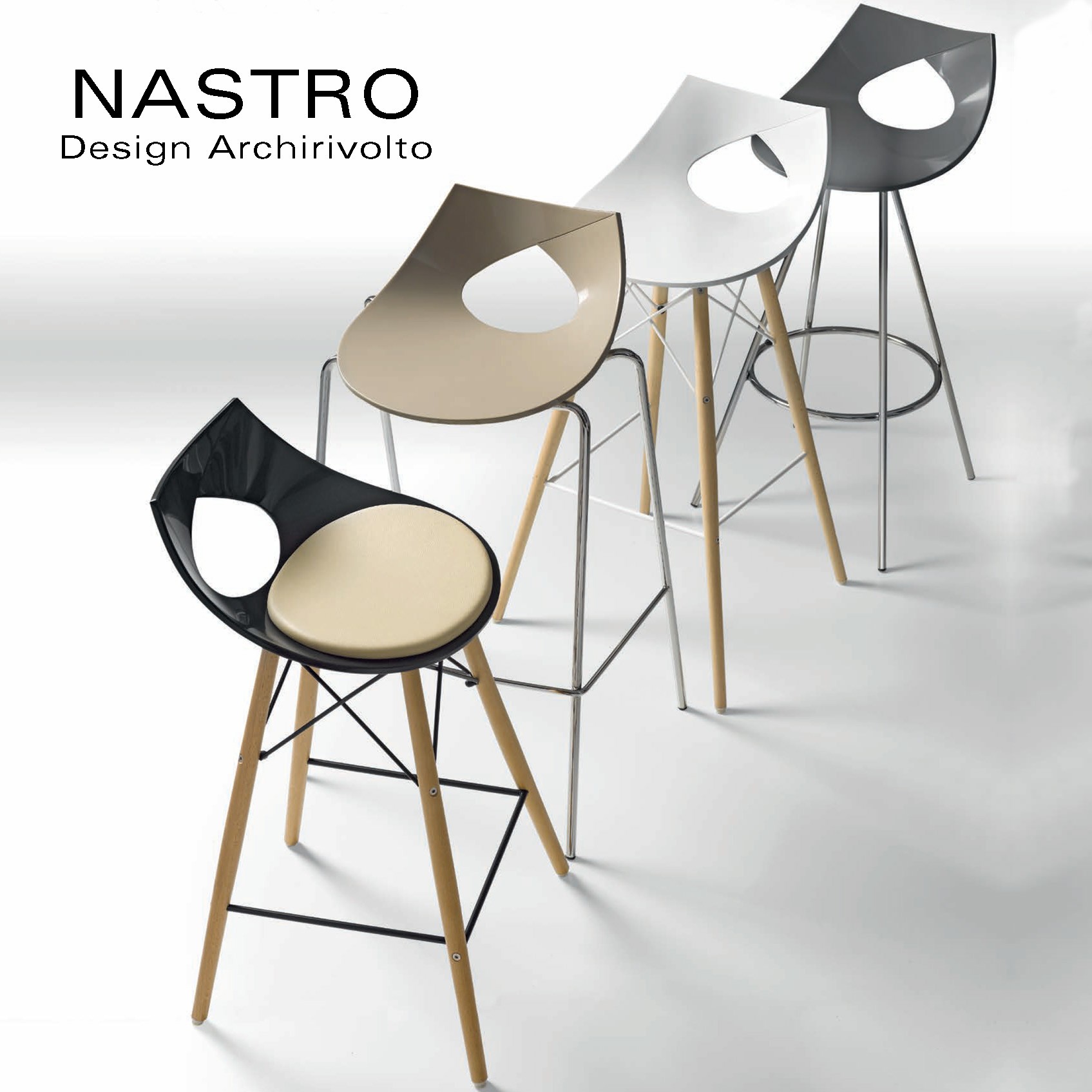 Chaise design NASTRO, assise multiplis de bois placage Zébrano avec  coussin, piétement bois de hêtre massif vernis.