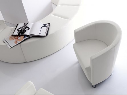 Fauteuils, chaises, tabourets : des meubles haut de gamme au design exigeant